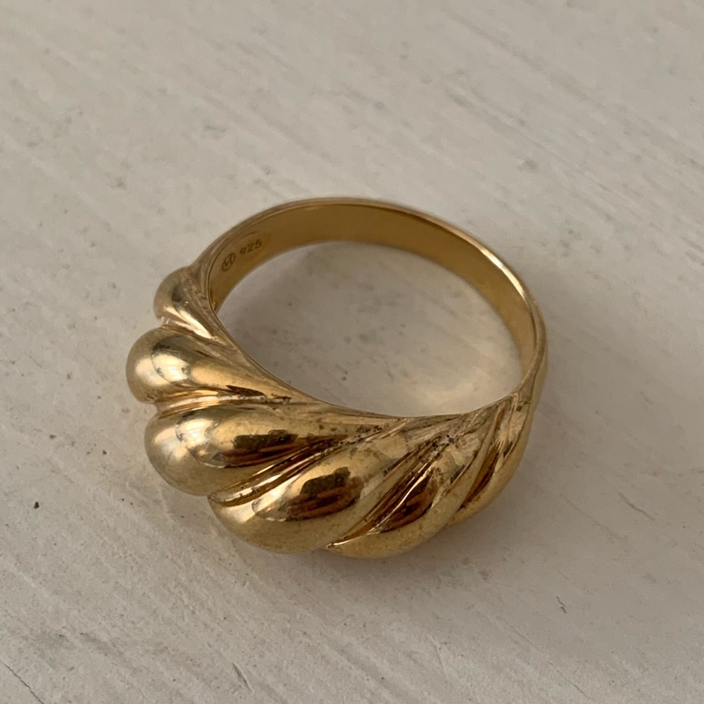 MEJURI Croissant Dome Ring